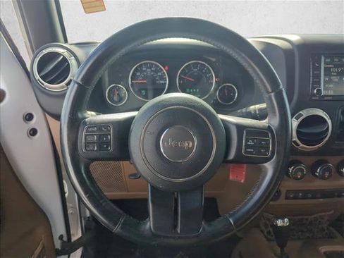 Used 2017 Jeep Wrangler Unlimited Sahara w/ Dual Top Group AWD/4WD image 13