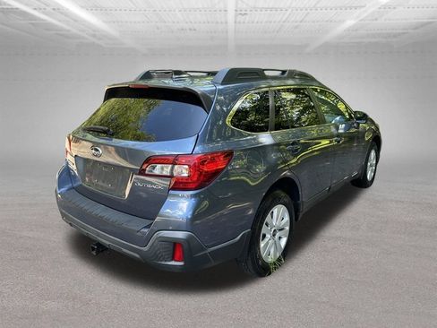 Used 2018 Subaru Outback 2.5i Premium AWD/4WD image 5