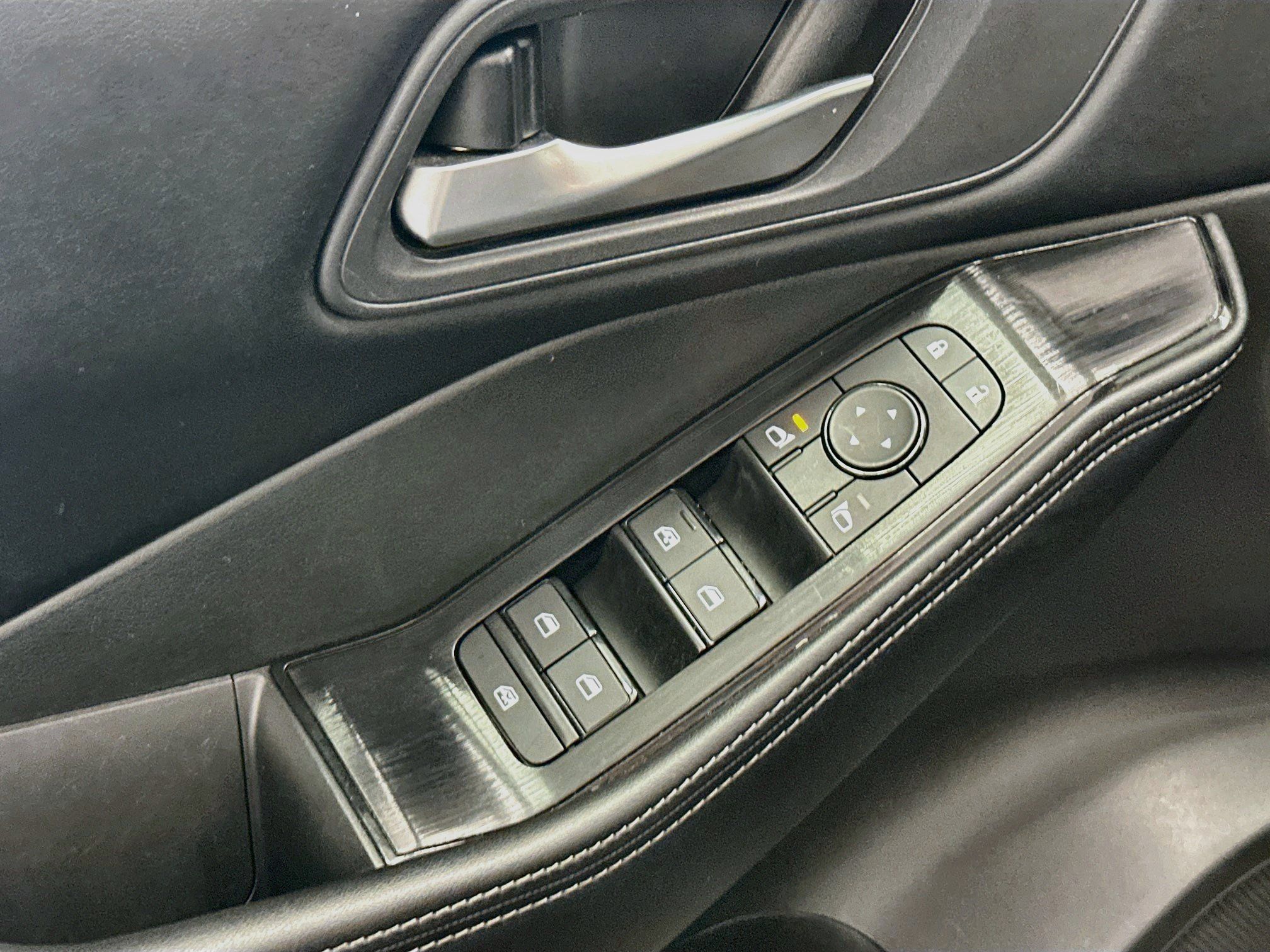 Used 2025 Nissan Rogue SV AWD/4WD image 15