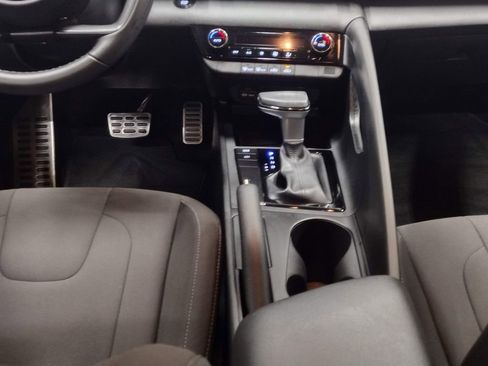 Certified 2025 Hyundai Elantra Sport image 32