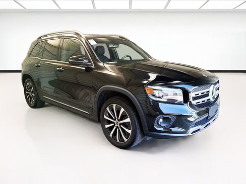 Used 2023 Mercedes-Benz GLB 250 w/ Premium Package image 3