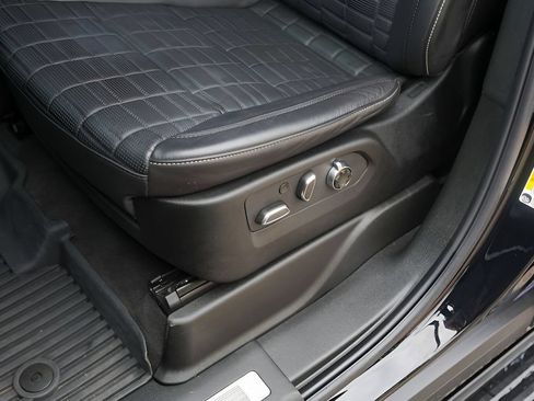 Certified 2023 Cadillac Escalade ESV Sport Platinum AWD/4WD image 8