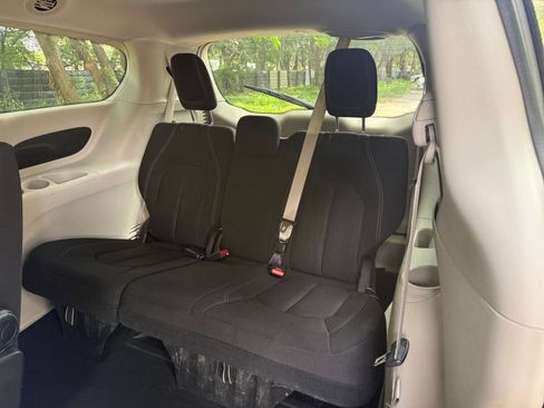 Used 2023 Chrysler Voyager LX FWD image 28