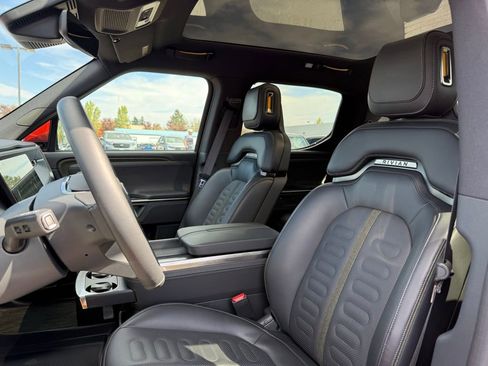 Used 2025 Rivian R1T Adventure image 7