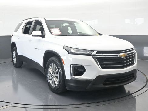 Used 2023 Chevrolet Traverse LT image 9
