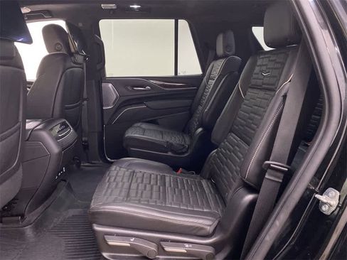 Used 2022 Cadillac Escalade Sport Platinum w/ Heavy-Duty Trailer Package image 17