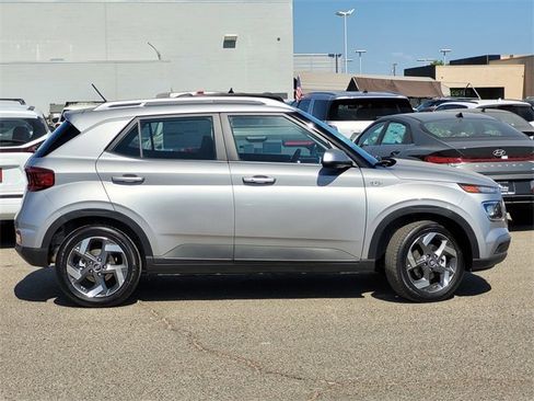 New 2025 Hyundai Venue SEL image 3