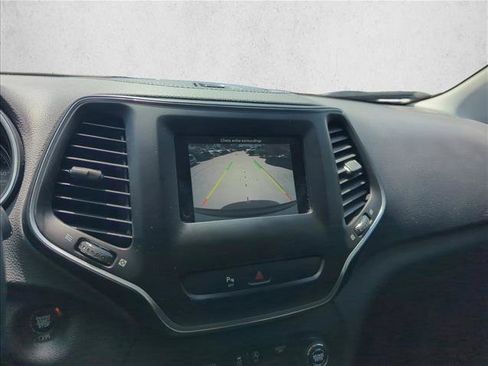 Used 2020 Jeep Cherokee Latitude Plus FWD image 13