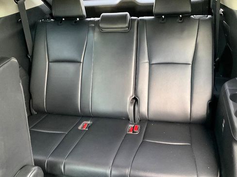 Used 2023 Toyota Highlander L image 32