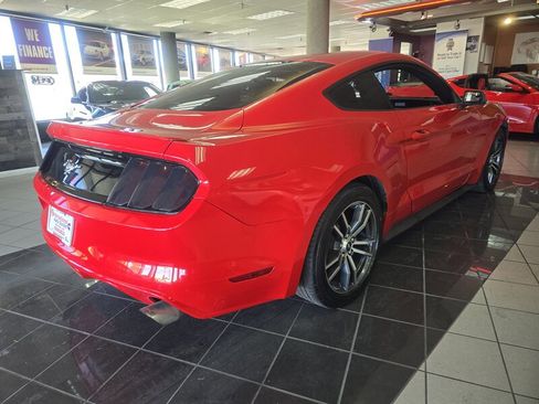 Used 2017 Ford Mustang Coupe image 4