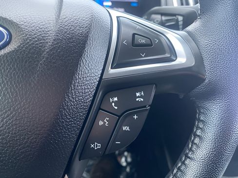 Used 2023 Ford Edge SEL image 9