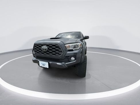 Used 2020 Toyota Tacoma TRD Sport AWD/4WD image 3
