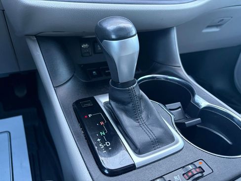 Used 2017 Toyota Highlander Limited image 40