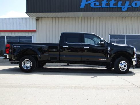 Used 2025 Ford F350 Lariat w/ Lariat Ultimate Package AWD/4WD image 2