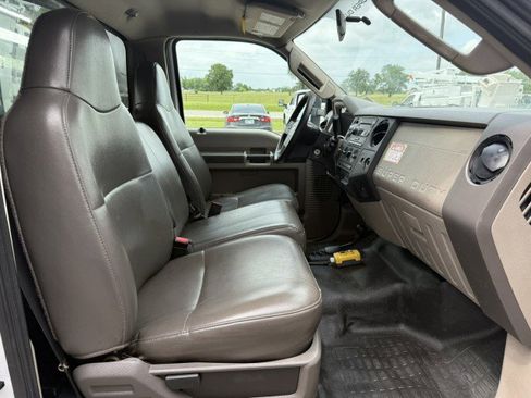 Used 2009 Ford F550 4x4 Regular Cab Super Duty image 9