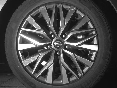 Used 2025 Nissan Altima 2.5 SV FWD image 13