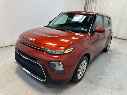Used 2022 Kia Soul LX image 9