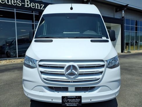Used 2022 Mercedes-Benz Sprinter 3500 image 9