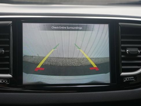 Used 2024 Chrysler Pacifica Touring-L FWD image 27