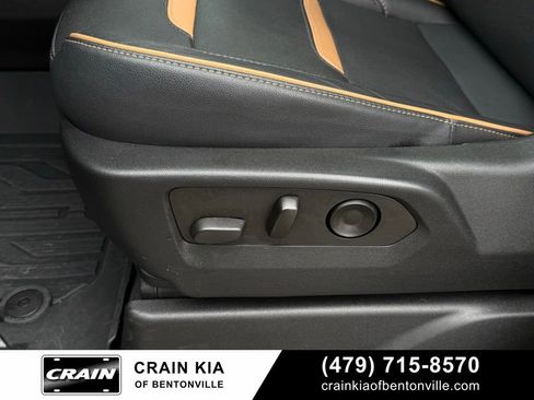 Used 2022 GMC Yukon AT4 w/ Technology Package AWD/4WD image 13