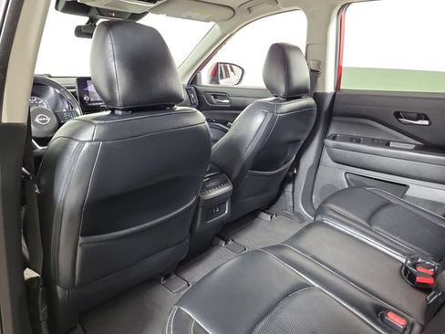 Used 2022 Nissan Pathfinder SV w/ SV Black Package FWD image 11