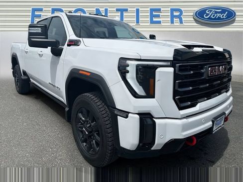 Used 2024 GMC Sierra 3500 AT4 w/ AT4 Premium Plus Package AWD/4WD image 8