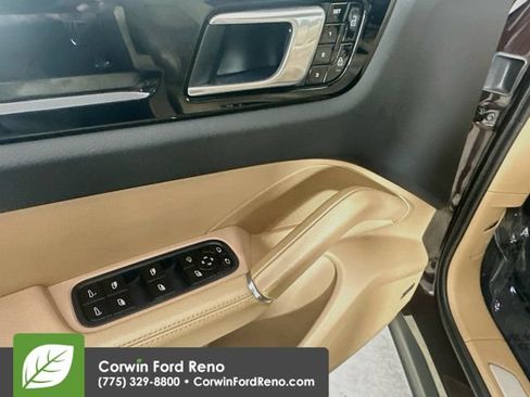 Used 2020 Porsche Cayenne AWD/4WD image 18