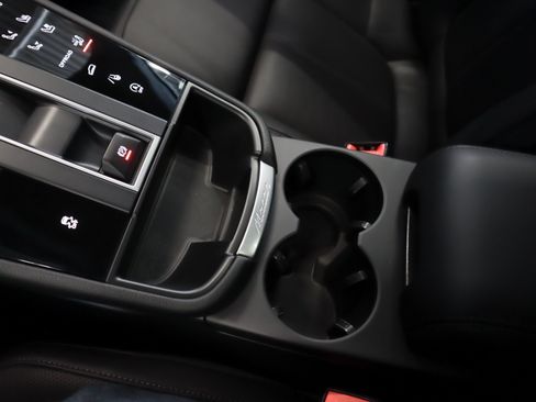 Certified 2026 Porsche Macan AWD/4WD image 18