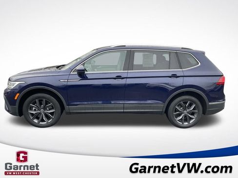 Used 2023 Volkswagen Tiguan SE w/ Panoramic Sunroof Package image 2