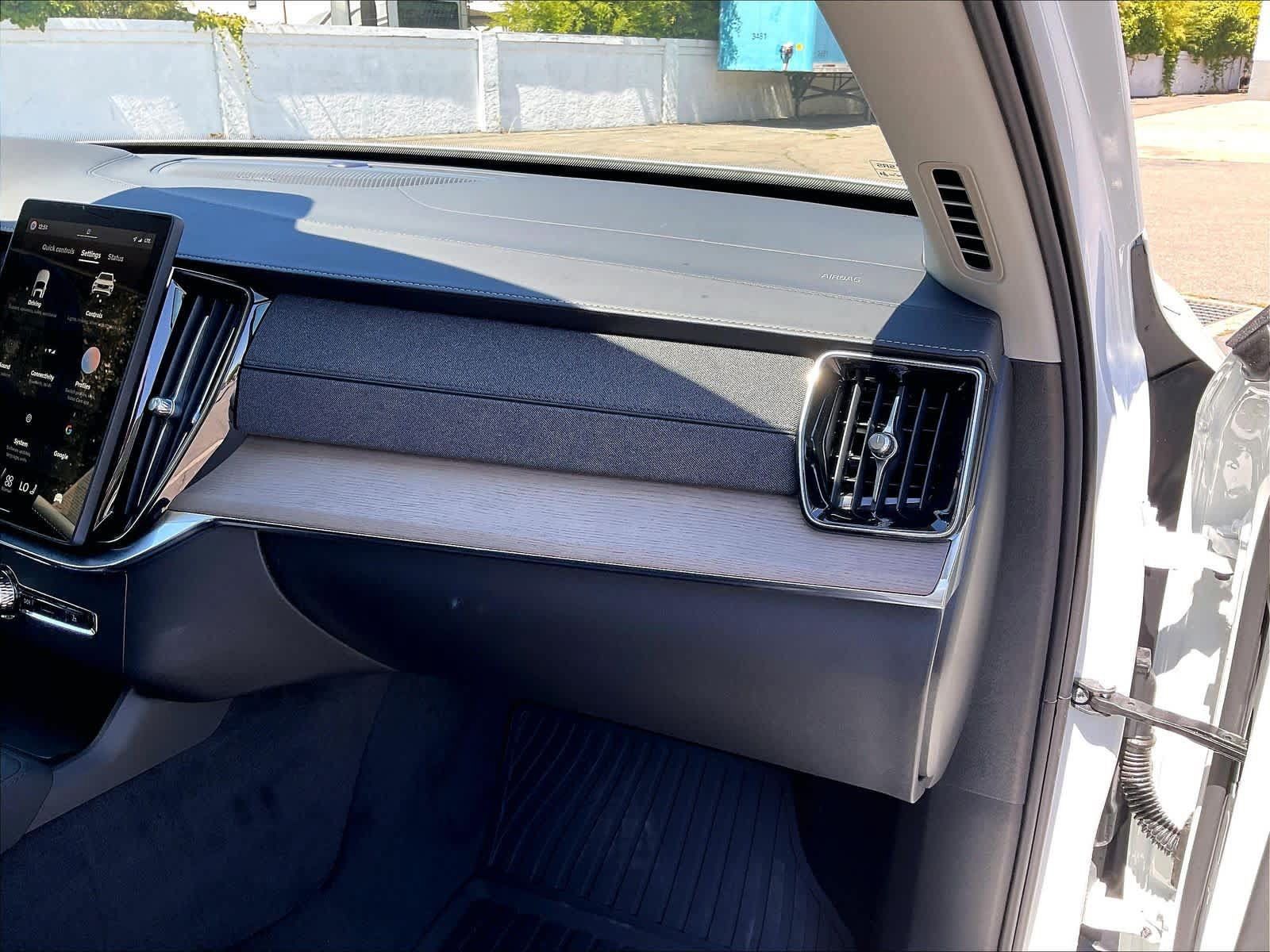 New 2027 Volvo XC90 B6 Plus AWD/4WD image 29