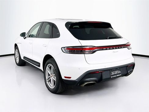 Certified 2025 Porsche Macan image 3