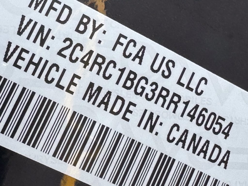 Used 2024 Chrysler Pacifica Touring-L FWD image 34