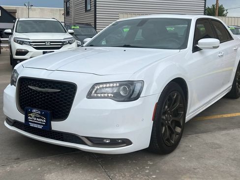 Used 2017 Chrysler 300 S w/ 300S Premium Group RWD image 5