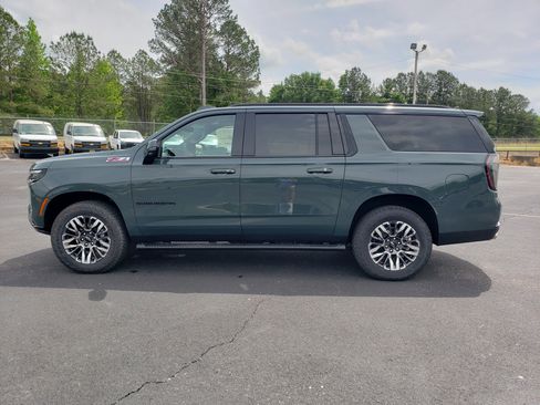 New 2026 Chevrolet Suburban Z71 w/ Comfort Package AWD/4WD image 6