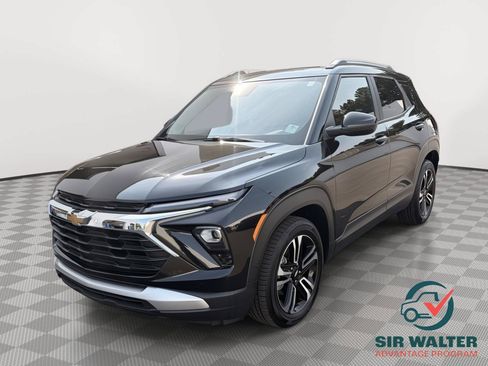 Used 2024 Chevrolet TrailBlazer LT w/ LT Cold Weather Package FWD image 1