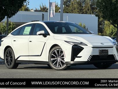 New 2026 Lexus ES 350h w/ Cold Area Package