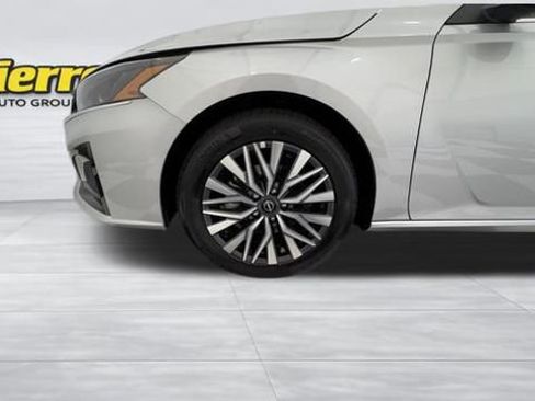 Used 2025 Nissan Altima 2.5 SV FWD image 9