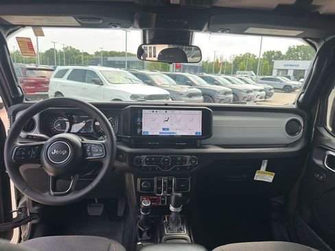 Used 2024 Jeep Wrangler Unlimited Sport AWD/4WD image 28