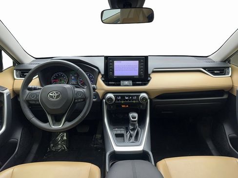 Used 2020 Toyota RAV4 XLE Premium image 17