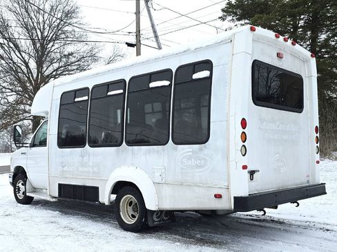Used 2011 Ford E-450 and Econoline 450 Super Duty w/ Shuttle Bus Prep Pkg image 4