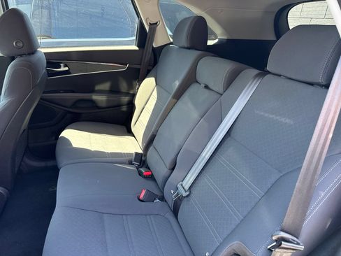 Used 2018 Kia Sorento L FWD image 5
