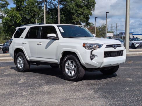Used 2023 Toyota 4Runner SR5 Premium w/ Moonroof Package RWD image 2