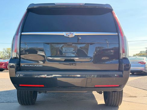 Used 2019 Cadillac Escalade ESV Luxury image 4