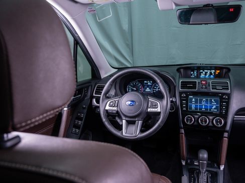 Used 2018 Subaru Forester 2.5i Touring AWD/4WD image 14