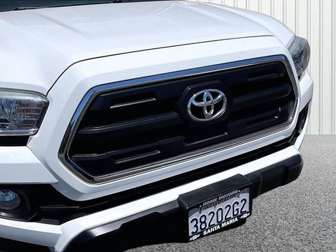 Used 2017 Toyota Tacoma SR5 w/ Tow Package RWD image 25