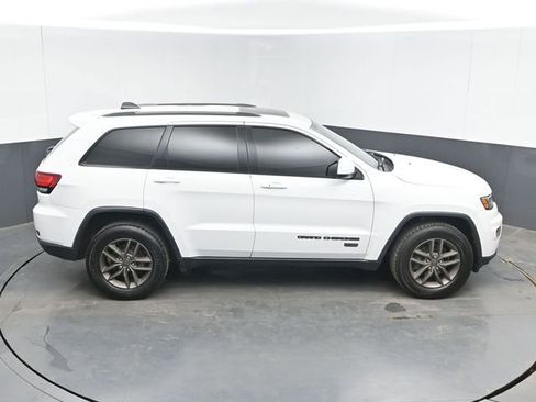 Used 2017 Jeep Grand Cherokee Laredo AWD/4WD image 38