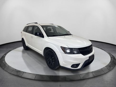 Used 2019 Dodge Journey SE w/ Connectivity Group FWD image 3