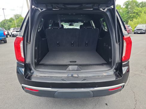Certified 2024 GMC Yukon XL SLT w/ SLT Luxury Package AWD/4WD image 29