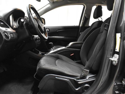 Used 2018 Dodge Journey SE w/ Popular Equipment Group image 3