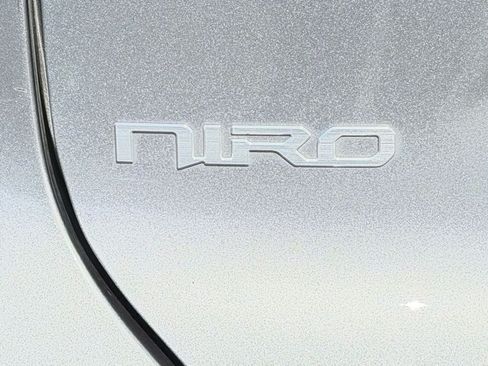 Used 2025 Kia Niro LX FWD image 35